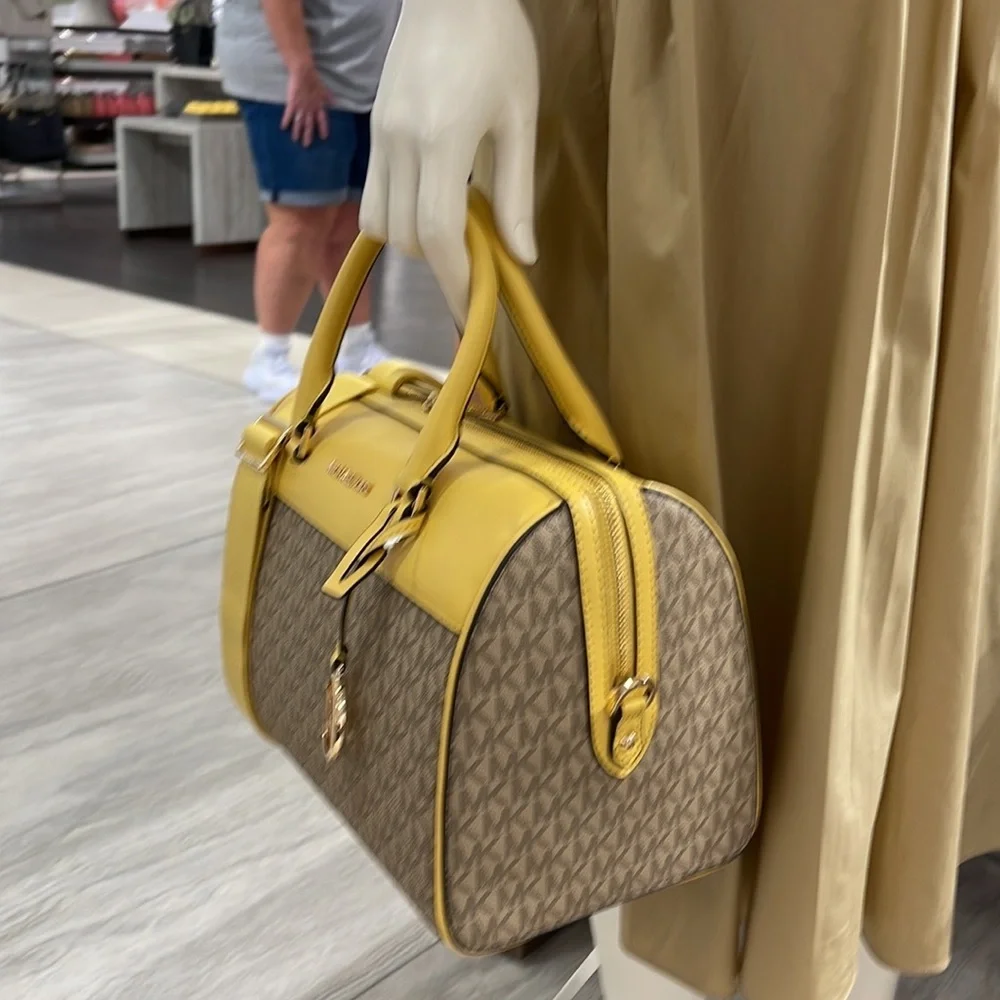 Michael Kors med Duffel Travel Leather/Coated
35S2GTFU2B
DAFFODIL
MD DUFFLE
NWT - Picture 13 of 16